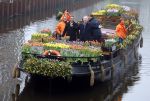 Amsterdam 15 januari 2021
Andre v Duin doopt zijn tulp in de westertoren en gaat daarna op een grote boot tulpen uitdelen op de grachten van Amsterdam.