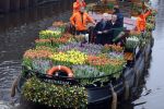 Amsterdam 15 januari 2021
Andre v Duin doopt zijn tulp in de westertoren en gaat daarna op een grote boot tulpen uitdelen op de grachten van Amsterdam.