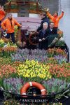 Amsterdam 15 januari 2021
Andre v Duin doopt zijn tulp in de westertoren en gaat daarna op een grote boot tulpen uitdelen op de grachten van Amsterdam.