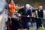 Amsterdam 15 januari 2021
Andre v Duin doopt zijn tulp in de westertoren en gaat daarna op een grote boot tulpen uitdelen op de grachten van Amsterdam.