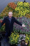 Amsterdam 15 januari 2021
Andre v Duin doopt zijn tulp in de westertoren en gaat daarna op een grote boot tulpen uitdelen op de grachten van Amsterdam.