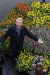 Amsterdam 15 januari 2021
Andre v Duin doopt zijn tulp in de westertoren en gaat daarna op een grote boot tulpen uitdelen op de grachten van Amsterdam.