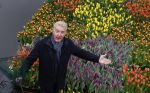 Amsterdam 15 januari 2021
Andre v Duin doopt zijn tulp in de westertoren en gaat daarna op een grote boot tulpen uitdelen op de grachten van Amsterdam.