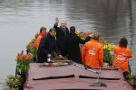 Amsterdam 15 januari 2021
Andre v Duin doopt zijn tulp in de westertoren en gaat daarna op een grote boot tulpen uitdelen op de grachten van Amsterdam.