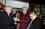 Laren 7 februari 2022
Boekpresentatie van Willibrord Frequin in het bonte paard. Rene v d Gijp reikte het eerste exemplaar uit . Fons de Poel is de schrijver. Willibrord en Barry Stevens