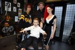 Arnhem 14 januari 2022
Ben Saunders met zijn vrouw en kinderen in zijn Tattooshop .