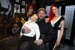 Arnhem 14 januari 2022
Ben Saunders met zijn vrouw en kinderen in zijn Tattooshop .