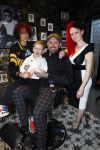 Arnhem 14 januari 2022
Ben Saunders met zijn vrouw en kinderen in zijn Tattooshop .