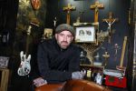 Arnhem 14 januari 2022
Ben Saunders met zijn vrouw en kinderen in zijn Tattooshop .