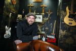 Arnhem 14 januari 2022
Ben Saunders met zijn vrouw en kinderen in zijn Tattooshop .