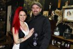 Arnhem 14 januari 2022
Ben Saunders met zijn vrouw en kinderen in zijn Tattooshop .