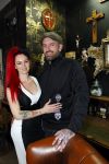 Arnhem 14 januari 2022
Ben Saunders met zijn vrouw en kinderen in zijn Tattooshop .