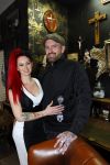 Arnhem 14 januari 2022
Ben Saunders met zijn vrouw en kinderen in zijn Tattooshop .