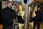 Arnhem 14 januari 2022
Ben Saunders met zijn vrouw en kinderen in zijn Tattooshop .
