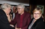 Laren 7 februari 2022
Boekpresentatie van Willibrord Frequin in het bonte paard. Rene v d Gijp reikte het eerste exemplaar uit . Fons de Poel is de schrijver. Willibrord en Barry Stevens