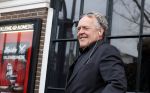 Amsterdam 19 januari 2022
Cabaretiers Bert Visscher en Jochem Myer tijdens de landelijke protestactie Kapsalon Theater in de Kleine Komedie. De cultuursector komt in actie tegen de coronamaatregelen. Tientallen theaters in heel Nederland  zijn omgebouwd tot een kapsalon.