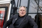 Amsterdam 19 januari 2022
Cabaretiers Bert Visscher en Jochem Myer tijdens de landelijke protestactie Kapsalon Theater in de Kleine Komedie. De cultuursector komt in actie tegen de coronamaatregelen. Tientallen theaters in heel Nederland  zijn omgebouwd tot een kapsalon.
