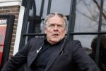 Amsterdam 19 januari 2022
Cabaretiers Bert Visscher en Jochem Myer tijdens de landelijke protestactie Kapsalon Theater in de Kleine Komedie. De cultuursector komt in actie tegen de coronamaatregelen. Tientallen theaters in heel Nederland  zijn omgebouwd tot een kapsalon.