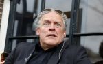 Amsterdam 19 januari 2022
Cabaretiers Bert Visscher en Jochem Myer tijdens de landelijke protestactie Kapsalon Theater in de Kleine Komedie. De cultuursector komt in actie tegen de coronamaatregelen. Tientallen theaters in heel Nederland  zijn omgebouwd tot een kapsalon.