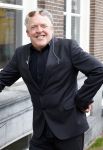 Amsterdam 19 januari 2022
Cabaretiers Bert Visscher en Jochem Myer tijdens de landelijke protestactie Kapsalon Theater in de Kleine Komedie. De cultuursector komt in actie tegen de coronamaatregelen. Tientallen theaters in heel Nederland  zijn omgebouwd tot een kapsalon.
