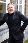 Amsterdam 19 januari 2022
Cabaretiers Bert Visscher en Jochem Myer tijdens de landelijke protestactie Kapsalon Theater in de Kleine Komedie. De cultuursector komt in actie tegen de coronamaatregelen. Tientallen theaters in heel Nederland  zijn omgebouwd tot een kapsalon.