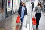 Amsterdam 19 januari 2022
Cabaretiers Bert Visscher en Jochem Myer tijdens de landelijke protestactie Kapsalon Theater in de Kleine Komedie. De cultuursector komt in actie tegen de coronamaatregelen. Tientallen theaters in heel Nederland  zijn omgebouwd tot een kapsalon. Brigitte Kaandorp