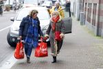 Amsterdam 19 januari 2022
Cabaretiers Bert Visscher en Jochem Myer tijdens de landelijke protestactie Kapsalon Theater in de Kleine Komedie. De cultuursector komt in actie tegen de coronamaatregelen. Tientallen theaters in heel Nederland  zijn omgebouwd tot een kapsalon. Brigitte Kaandorp en Jenny Arean