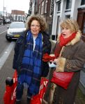 Amsterdam 19 januari 2022
Cabaretiers Bert Visscher en Jochem Myer tijdens de landelijke protestactie Kapsalon Theater in de Kleine Komedie. De cultuursector komt in actie tegen de coronamaatregelen. Tientallen theaters in heel Nederland  zijn omgebouwd tot een kapsalon. Brigitte Kaandorp en Jenny Arean