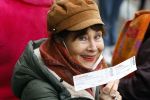 Amsterdam 19 januari 2022
Cabaretiers Bert Visscher en Jochem Myer tijdens de landelijke protestactie Kapsalon Theater in de Kleine Komedie. De cultuursector komt in actie tegen de coronamaatregelen. Tientallen theaters in heel Nederland  zijn omgebouwd tot een kapsalon. Caroline v d Bergh