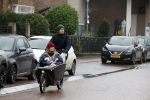 Amsterdam 3 februari 2022
Christian Poulsen met zijn vrouw Julie-Marie BjÃ¸rnshÃ¸j in bakfiets in Amsterdam zuid.