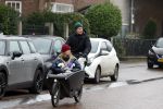 Amsterdam 3 februari 2022
Christian Poulsen met zijn vrouw Julie-Marie BjÃ¸rnshÃ¸j in bakfiets in Amsterdam zuid.