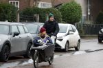 Amsterdam 3 februari 2022
Christian Poulsen met zijn vrouw Julie-Marie BjÃ¸rnshÃ¸j in bakfiets in Amsterdam zuid.