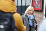 Amsterdam 19 januari 2022
Cabaretiers Bert Visscher en Jochem Myer tijdens de landelijke protestactie Kapsalon Theater in de Kleine Komedie. De cultuursector komt in actie tegen de coronamaatregelen. Tientallen theaters in heel Nederland  zijn omgebouwd tot een kapsalon. Claudia de Breij