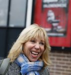 Amsterdam 19 januari 2022
Cabaretiers Bert Visscher en Jochem Myer tijdens de landelijke protestactie Kapsalon Theater in de Kleine Komedie. De cultuursector komt in actie tegen de coronamaatregelen. Tientallen theaters in heel Nederland  zijn omgebouwd tot een kapsalon. Claudia de Breij