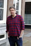 Amsterdam 19 januari 2022
Cabaretiers Bert Visscher en Jochem Myer tijdens de landelijke protestactie Kapsalon Theater in de Kleine Komedie. De cultuursector komt in actie tegen de coronamaatregelen. Tientallen theaters in heel Nederland  zijn omgebouwd tot een kapsalon. Diederik Ebbinge