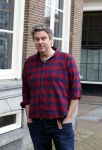 Amsterdam 19 januari 2022
Cabaretiers Bert Visscher en Jochem Myer tijdens de landelijke protestactie Kapsalon Theater in de Kleine Komedie. De cultuursector komt in actie tegen de coronamaatregelen. Tientallen theaters in heel Nederland  zijn omgebouwd tot een kapsalon. Diederik Ebbinge