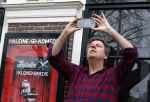 Amsterdam 19 januari 2022
Cabaretiers Bert Visscher en Jochem Myer tijdens de landelijke protestactie Kapsalon Theater in de Kleine Komedie. De cultuursector komt in actie tegen de coronamaatregelen. Tientallen theaters in heel Nederland  zijn omgebouwd tot een kapsalon. Diederik Ebbinge