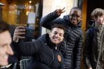 Amsterdam 2 februari 2022
Chahid Charrak ( Dutch performante) met zijn compagnon Eelco Kalsbeek op de pc hooftstraat