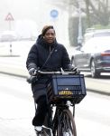 Amsterdam 12 januari 2022
Edsilia Rombley  op de fiets in Amsterdam zuid.