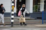 Amsterdam 12 februari 2022
Eva Jinek doet boodschappen in Amsterdam zuid.