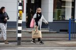 Amsterdam 12 februari 2022
Eva Jinek doet boodschappen in Amsterdam zuid.
