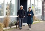 Amsterdam 30 januari 2022
Burgemeester Femke Halsema en haar man Robert Oey wandelend met hun hond in centrum van Amsterdam.
