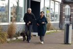 Amsterdam 30 januari 2022
Burgemeester Femke Halsema en haar man Robert Oey wandelend met hun hond in centrum van Amsterdam.