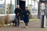 Amsterdam 30 januari 2022
Burgemeester Femke Halsema en haar man Robert Oey wandelend met hun hond in centrum van Amsterdam.
