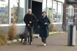 Amsterdam 30 januari 2022
Burgemeester Femke Halsema en haar man Robert Oey wandelend met hun hond in centrum van Amsterdam.