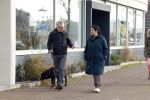 Amsterdam 30 januari 2022
Burgemeester Femke Halsema en haar man Robert Oey wandelend met hun hond in centrum van Amsterdam.