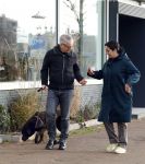 Amsterdam 30 januari 2022
Burgemeester Femke Halsema en haar man Robert Oey wandelend met hun hond in centrum van Amsterdam.