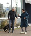 Amsterdam 30 januari 2022
Burgemeester Femke Halsema en haar man Robert Oey wandelend met hun hond in centrum van Amsterdam.