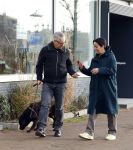 Amsterdam 30 januari 2022
Burgemeester Femke Halsema en haar man Robert Oey wandelend met hun hond in centrum van Amsterdam.