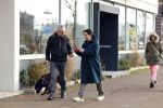Amsterdam 30 januari 2022
Burgemeester Femke Halsema en haar man Robert Oey wandelend met hun hond in centrum van Amsterdam.